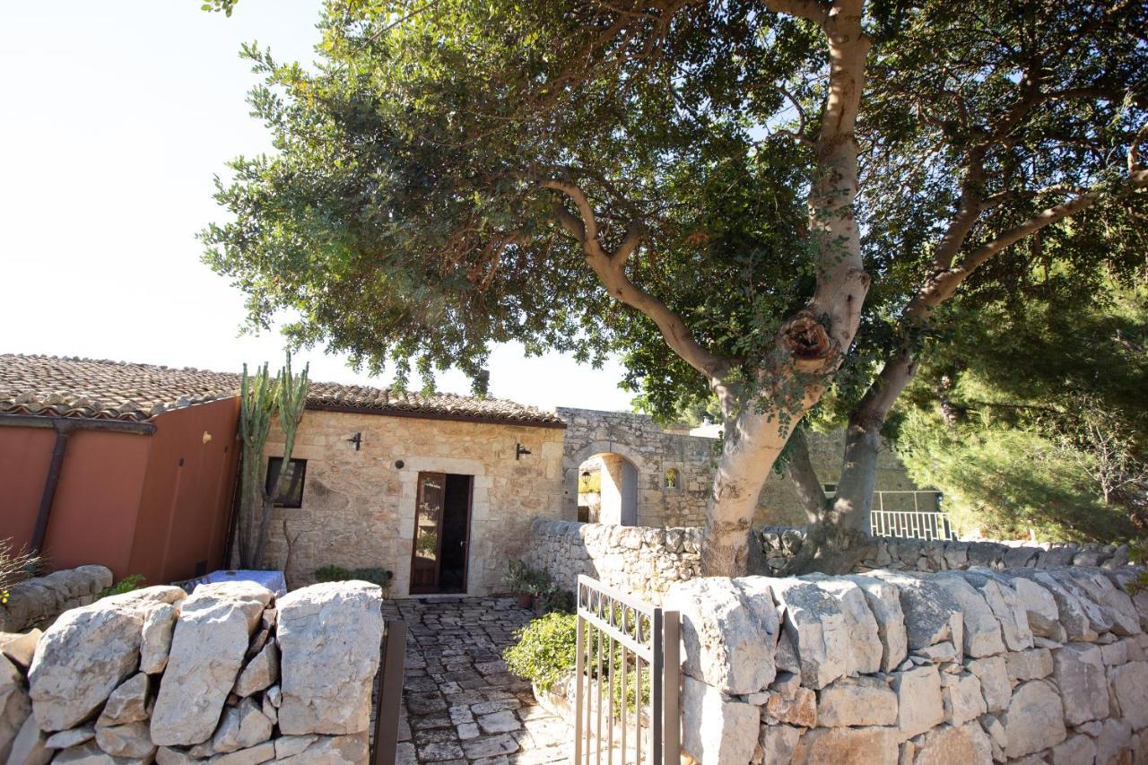 דירות סנטה קרוצ'ה קמרינה Homidoo Carrubo מראה חיצוני תמונה